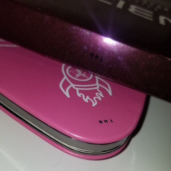 **SOLD**Jeffree Star Alien Palette - Picture 5 of 5